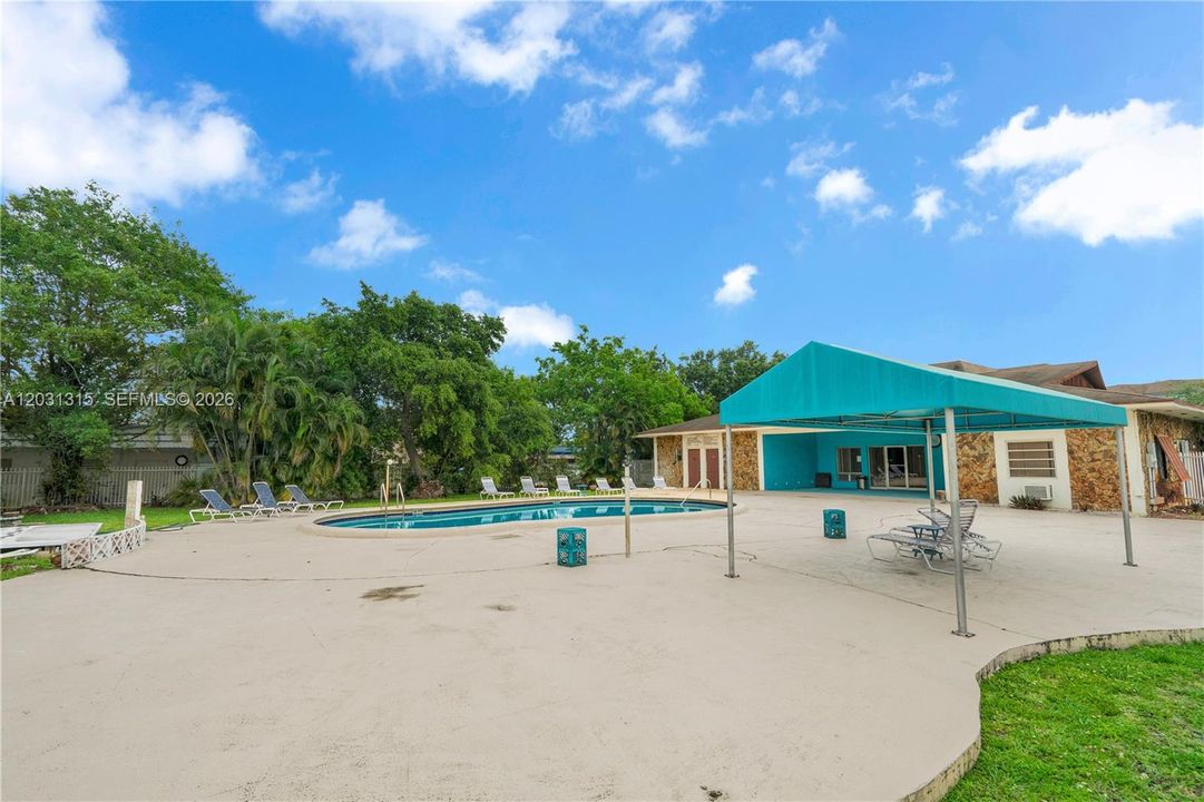 For Sale: $135,000 (2 beds, 2 baths, 840 Square Feet)