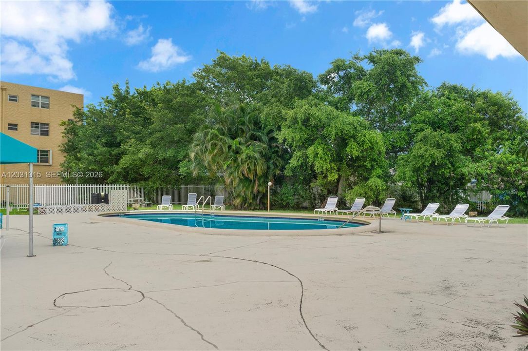 For Sale: $135,000 (2 beds, 2 baths, 840 Square Feet)