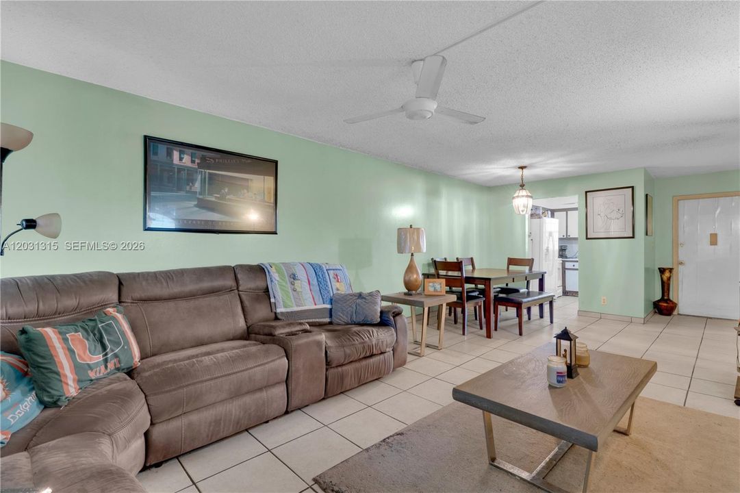 For Sale: $135,000 (2 beds, 2 baths, 840 Square Feet)