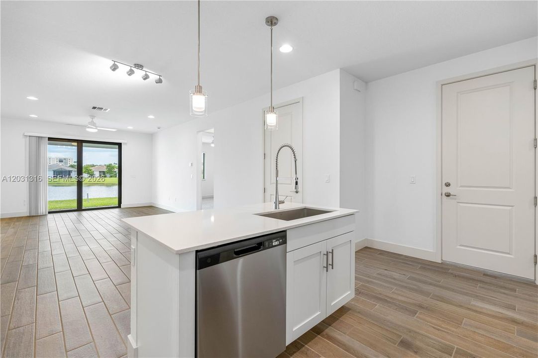 For Rent: $4,148 (2 beds, 2 baths, 1321 Square Feet)
