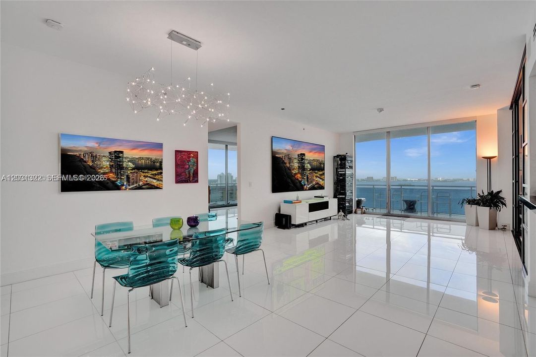 For Sale: $847,000 (3 beds, 3 baths, 1753 Square Feet)
