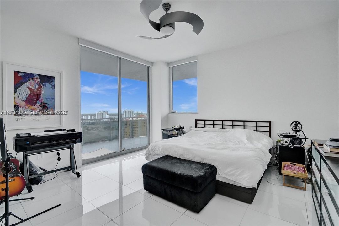 For Sale: $847,000 (3 beds, 3 baths, 1753 Square Feet)