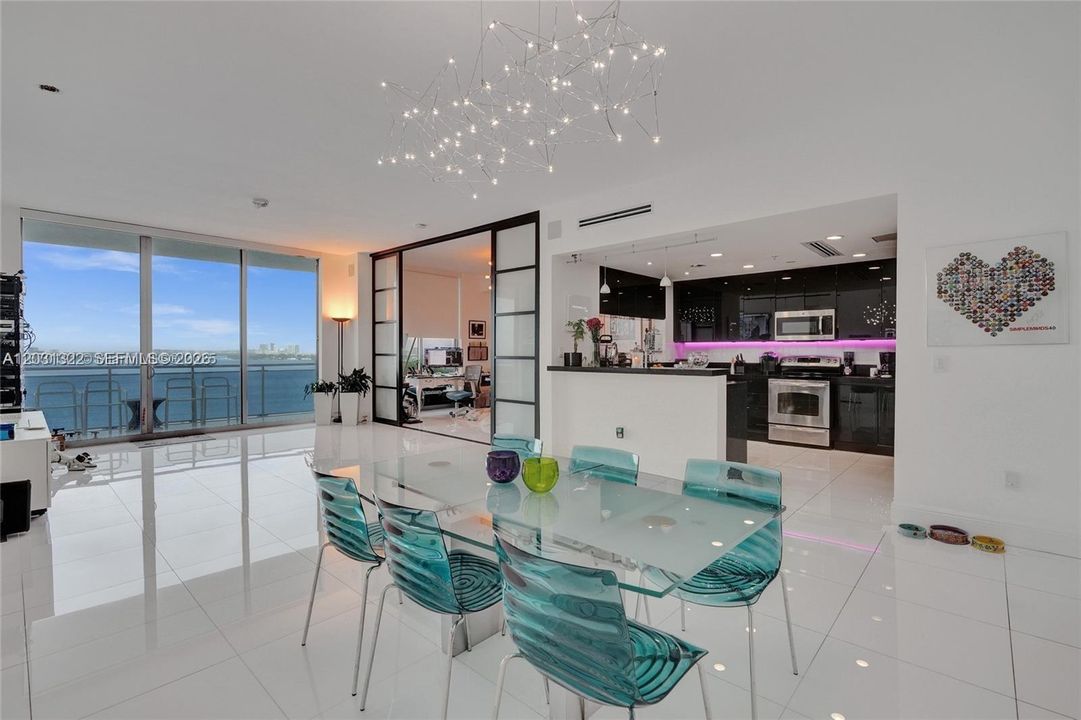 For Sale: $847,000 (3 beds, 3 baths, 1753 Square Feet)