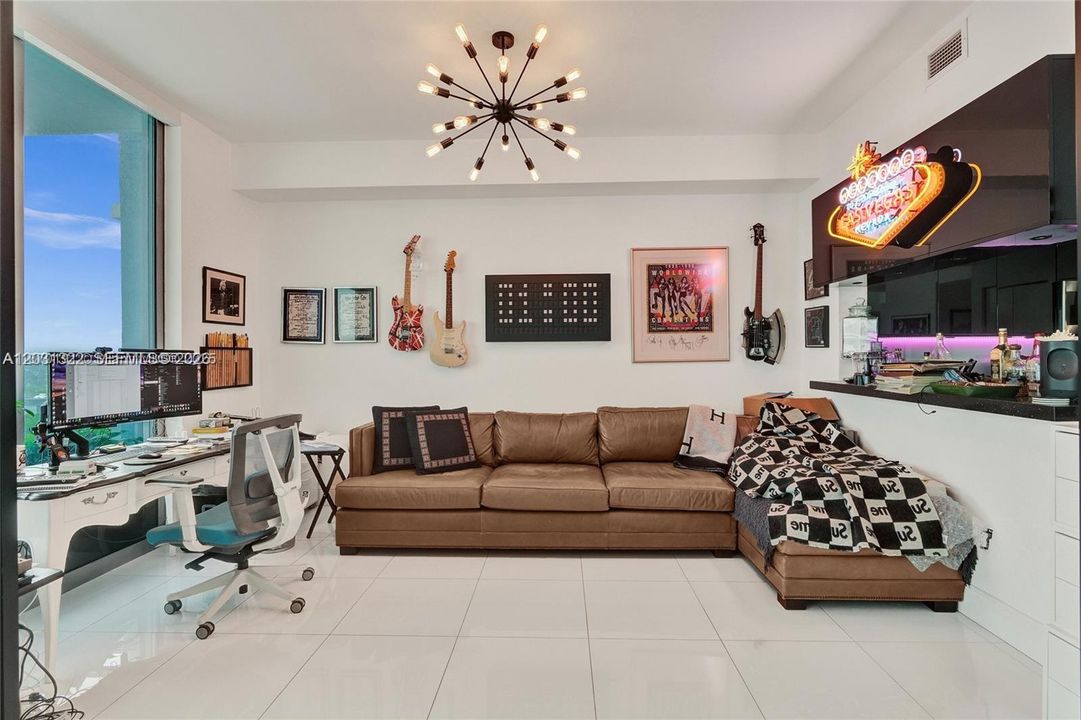 For Sale: $847,000 (3 beds, 3 baths, 1753 Square Feet)