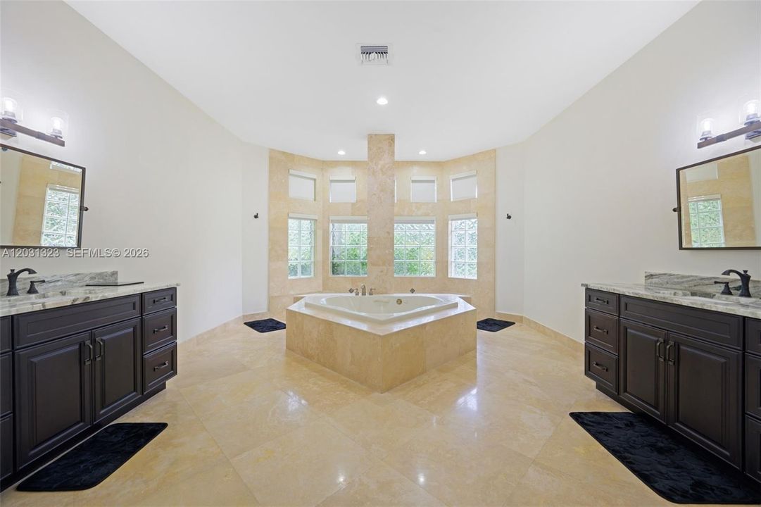 En Venta: $1,899,900 (5 camas, 4 baños, 4291 Pies cuadrados)