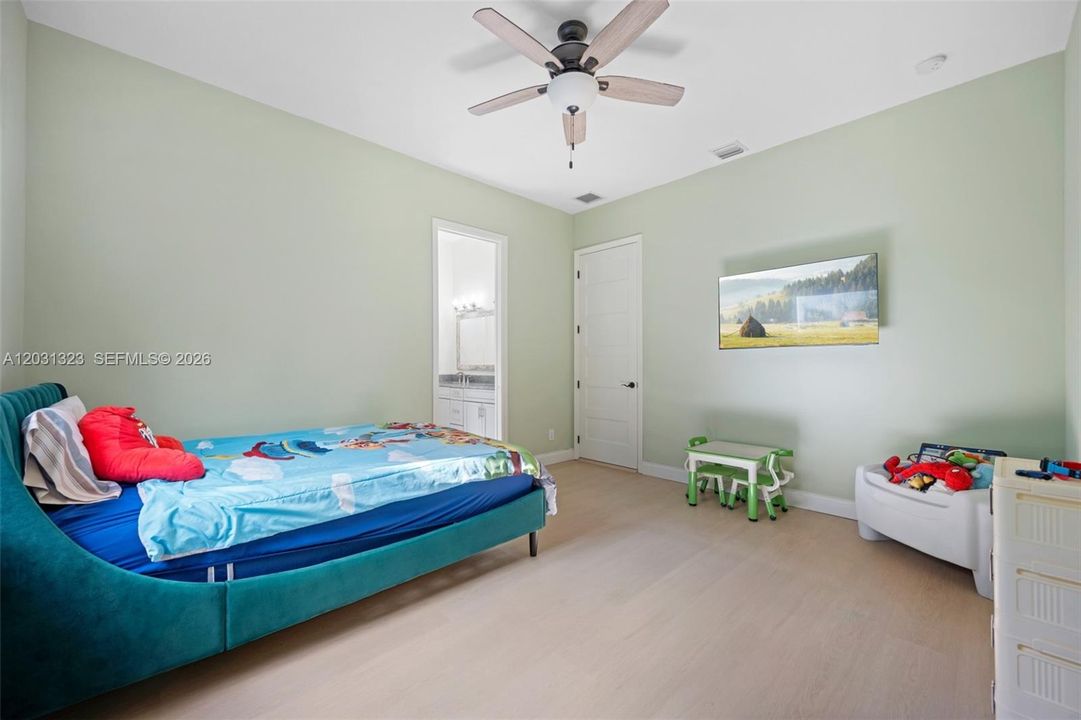En Venta: $1,899,900 (5 camas, 4 baños, 4291 Pies cuadrados)