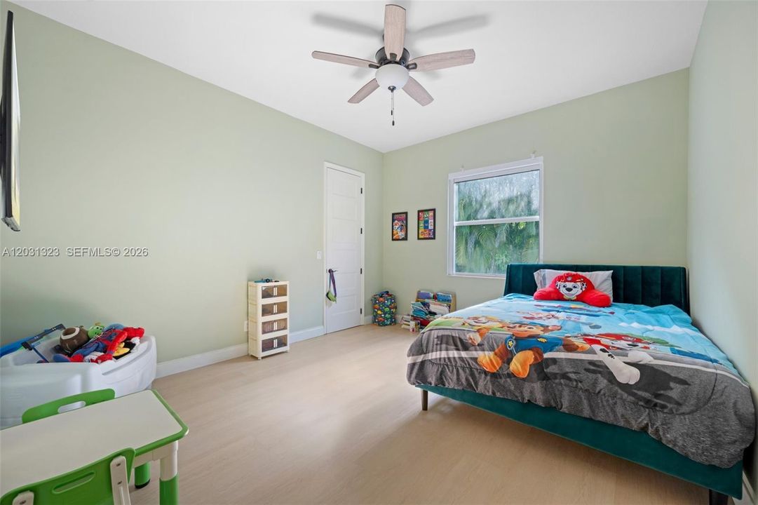 En Venta: $1,899,900 (5 camas, 4 baños, 4291 Pies cuadrados)