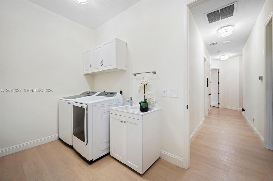 En Venta: $1,899,900 (5 camas, 4 baños, 4291 Pies cuadrados)