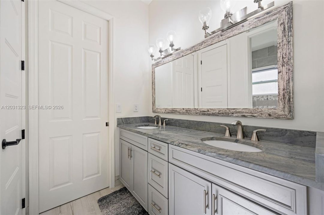 En Venta: $1,899,900 (5 camas, 4 baños, 4291 Pies cuadrados)