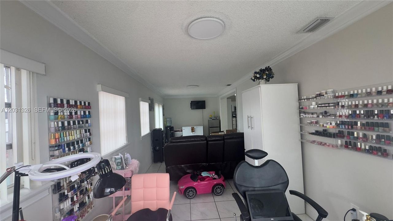 For Sale: $599,000 (3 beds, 2 baths, 1414 Square Feet)