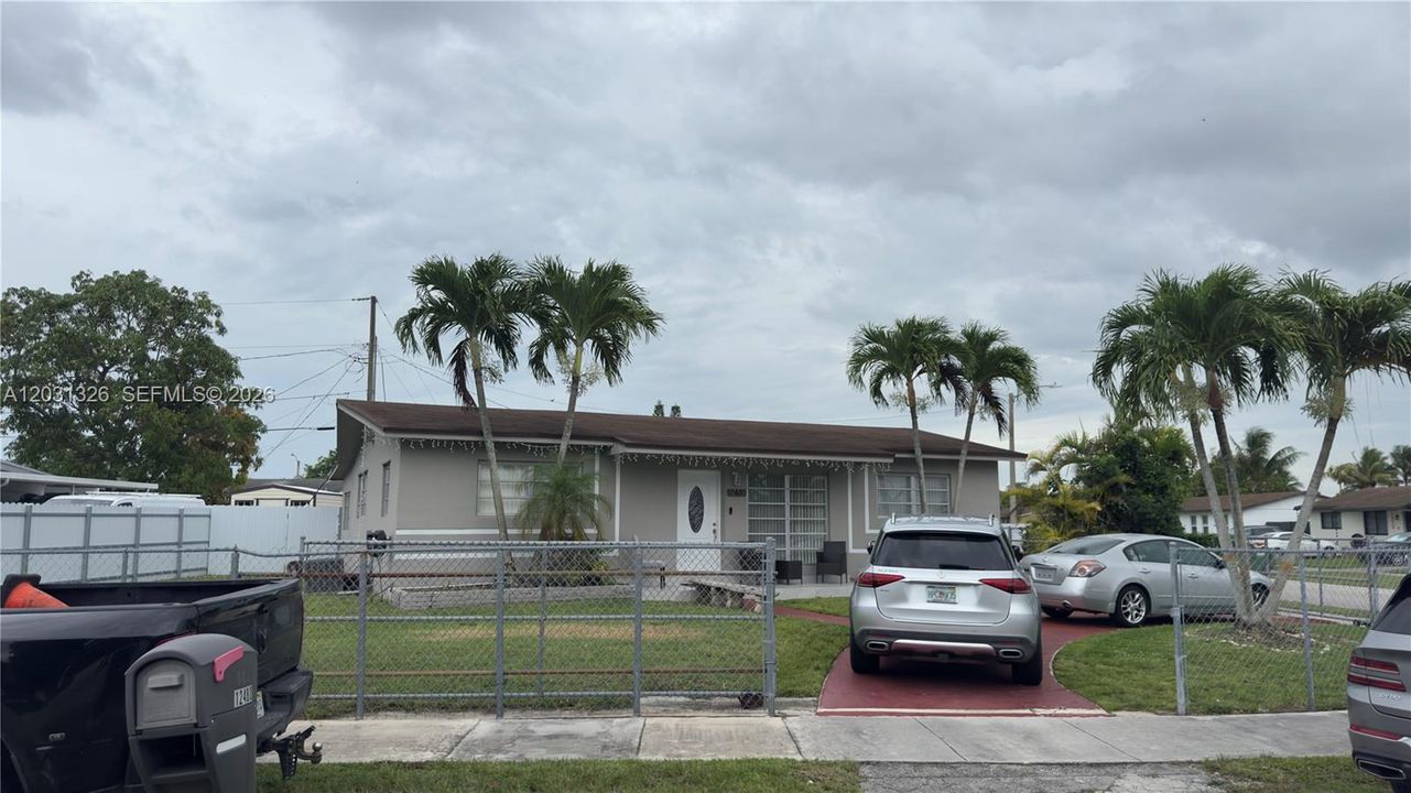 For Sale: $599,000 (3 beds, 2 baths, 1414 Square Feet)