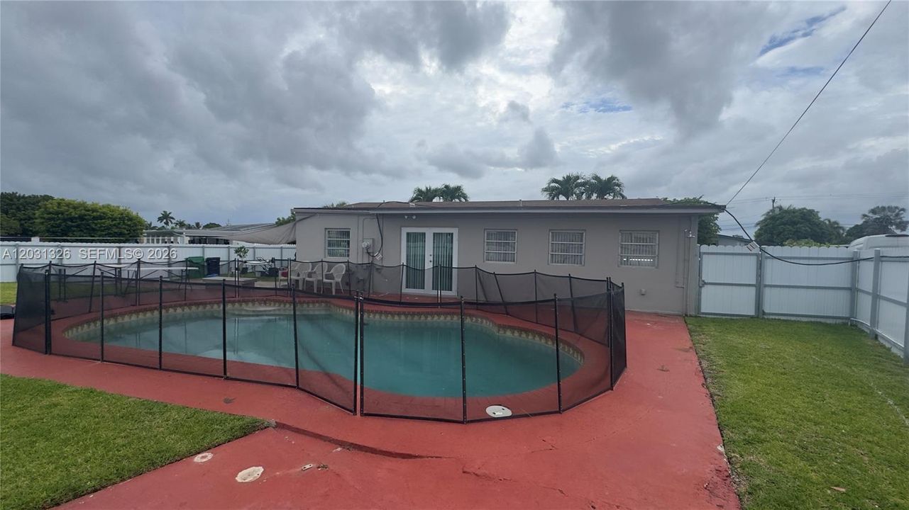 For Sale: $599,000 (3 beds, 2 baths, 1414 Square Feet)