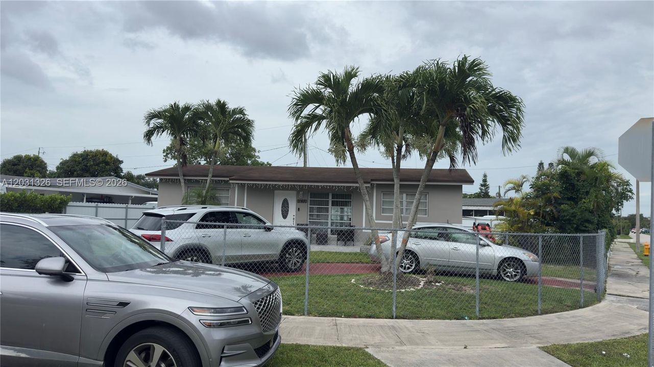 For Sale: $599,000 (3 beds, 2 baths, 1414 Square Feet)
