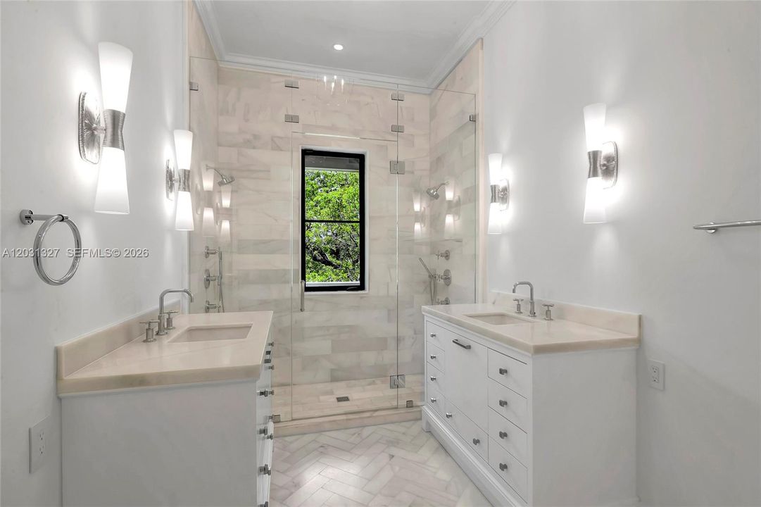 En Renta: $22,000 (4 camas, 4 baños, 4080 Pies cuadrados)