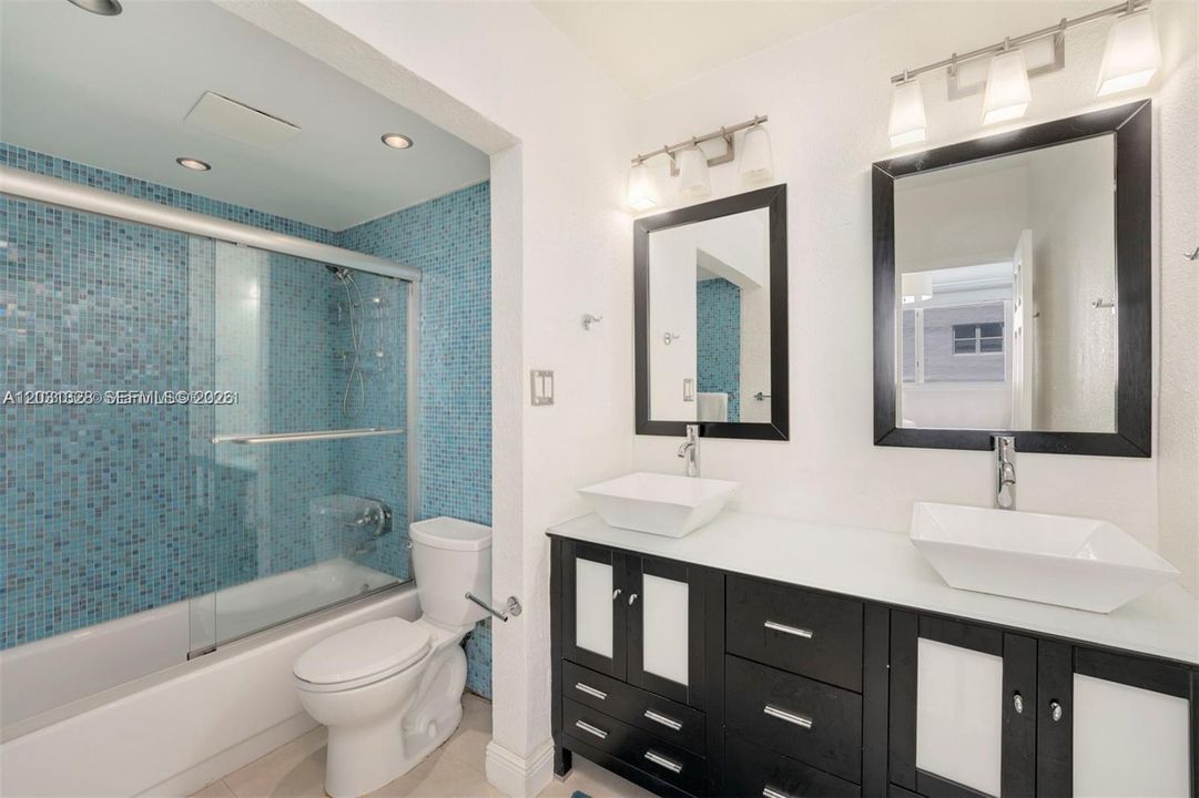 В аренду: $5,000 (2 спален, 2 ванн, 1071 Квадратных фут)
