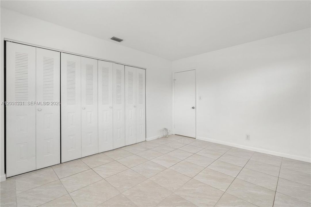 For Rent: $1,650 (1 beds, 1 baths, 2694 Square Feet)