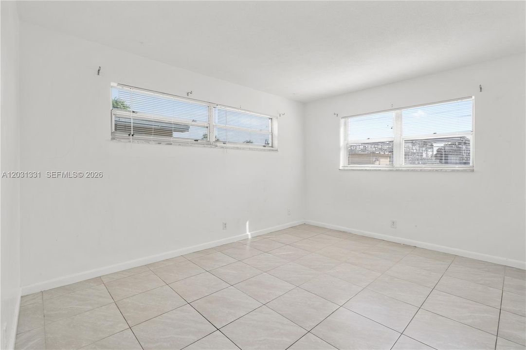 For Rent: $1,650 (1 beds, 1 baths, 2694 Square Feet)