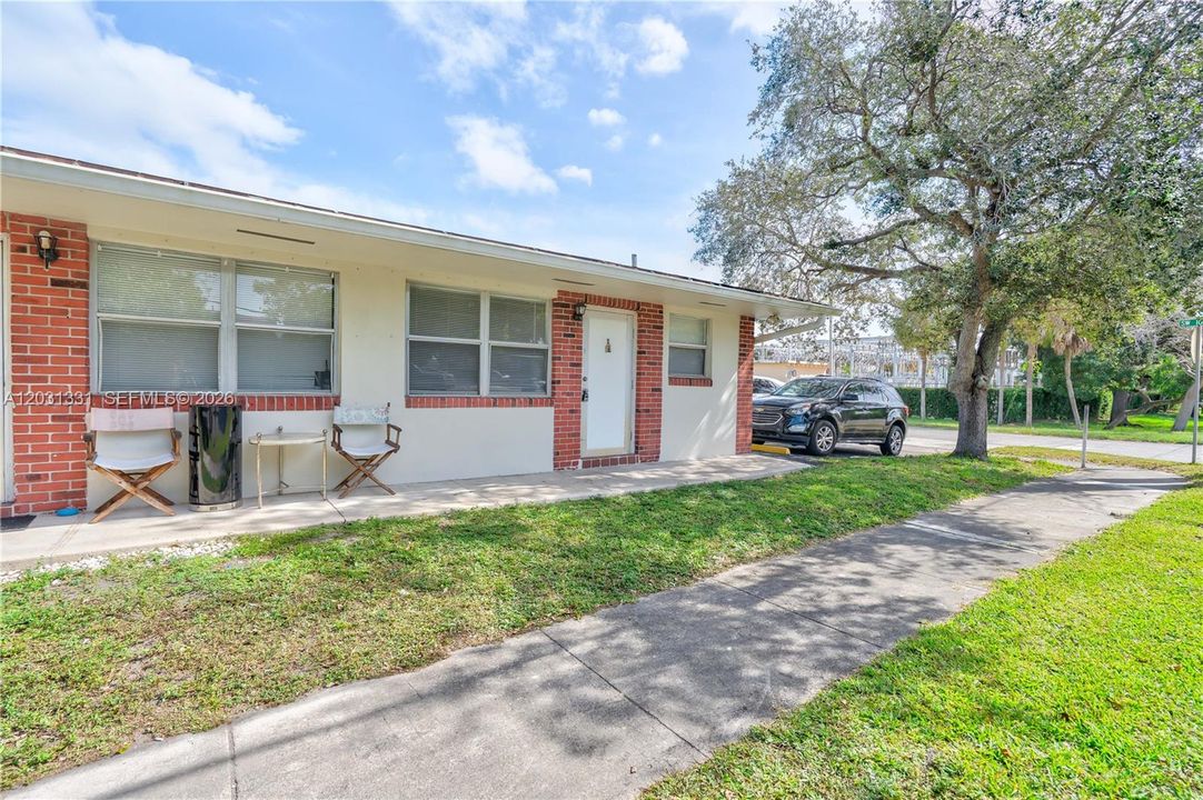 For Rent: $1,650 (1 beds, 1 baths, 2694 Square Feet)