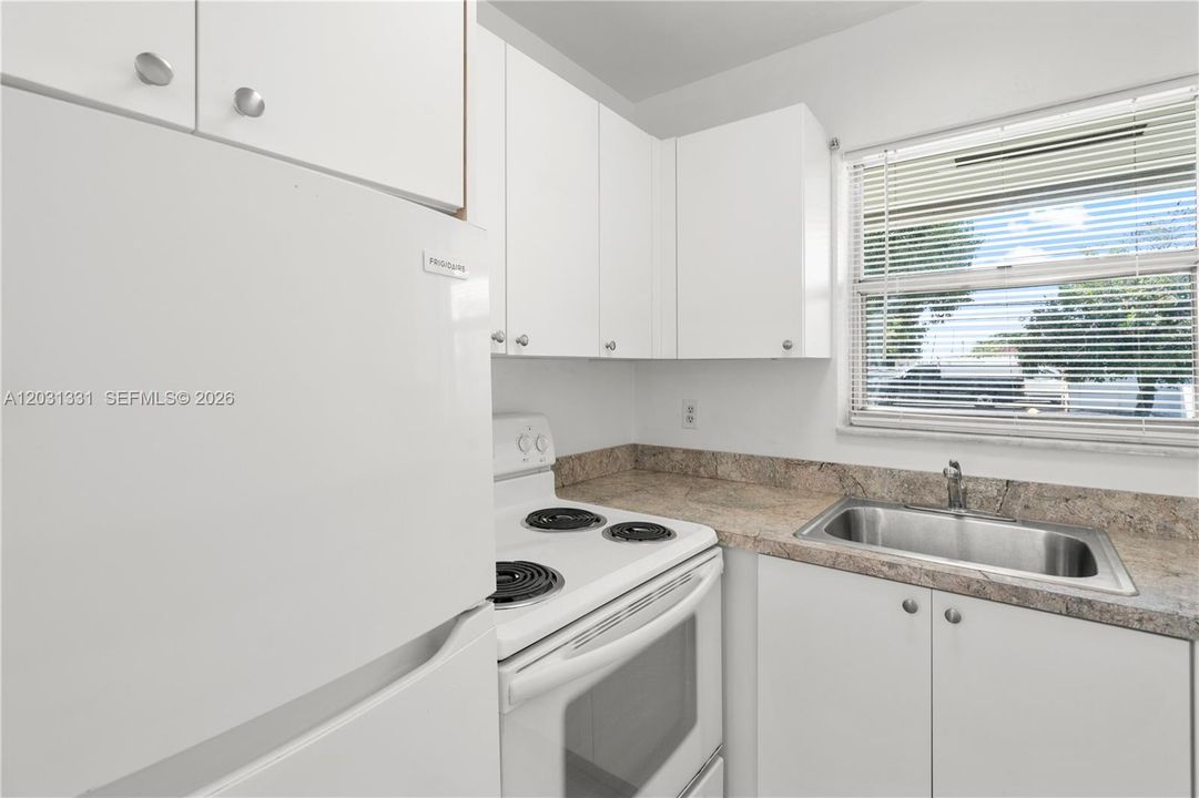 For Rent: $1,650 (1 beds, 1 baths, 2694 Square Feet)