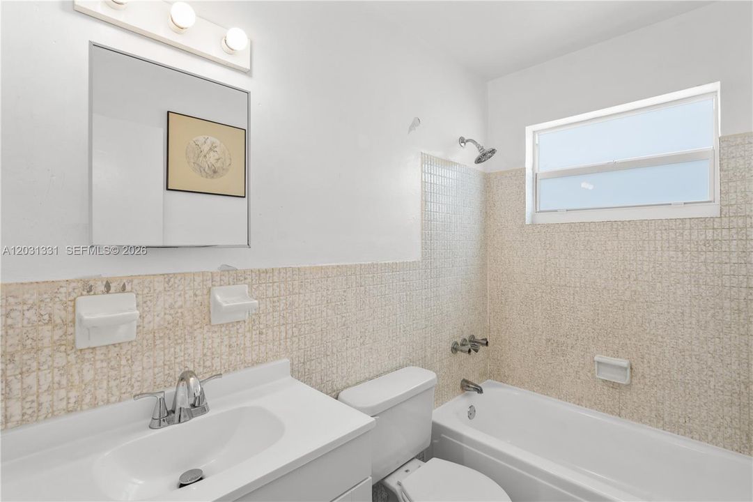 For Rent: $1,650 (1 beds, 1 baths, 2694 Square Feet)