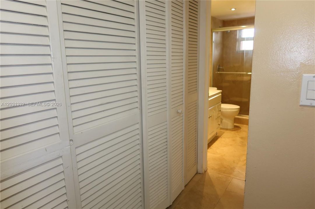 For Sale: $192,000 (1 beds, 1 baths, 595 Square Feet)