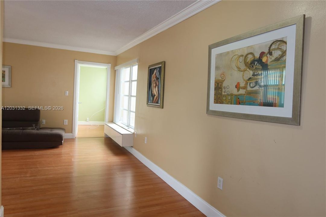For Sale: $192,000 (1 beds, 1 baths, 595 Square Feet)