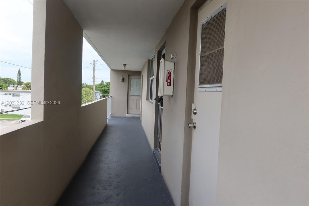 For Sale: $192,000 (1 beds, 1 baths, 595 Square Feet)