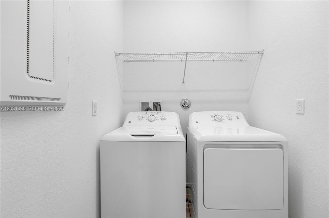 En Renta: $3,948 (2 camas, 2 baños, 1321 Pies cuadrados)