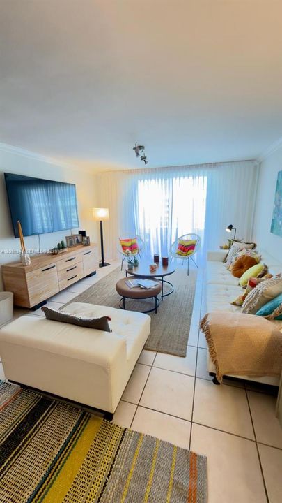 В аренду: $3,800 (2 спален, 2 ванн, 1048 Квадратных фут)