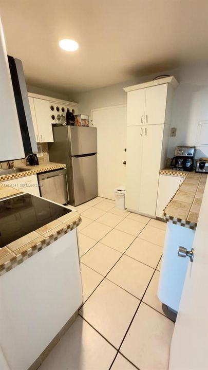 В аренду: $3,800 (2 спален, 2 ванн, 1048 Квадратных фут)