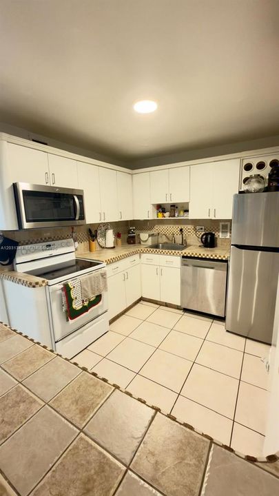 В аренду: $3,800 (2 спален, 2 ванн, 1048 Квадратных фут)