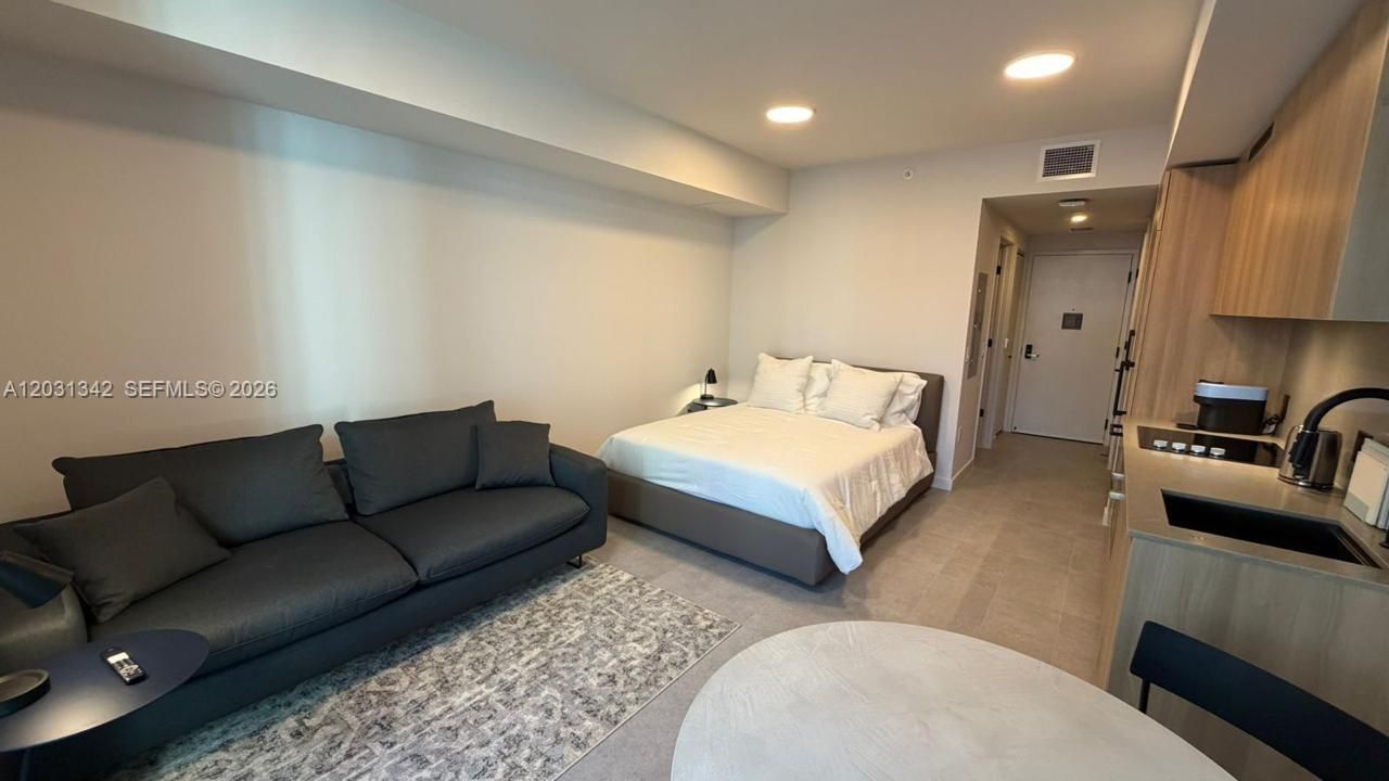 For Sale: $520,000 (0 beds, 1 baths, 343 Square Feet)