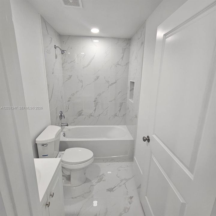 For Rent: $1,750 (3 beds, 2 baths, 1058 Square Feet)