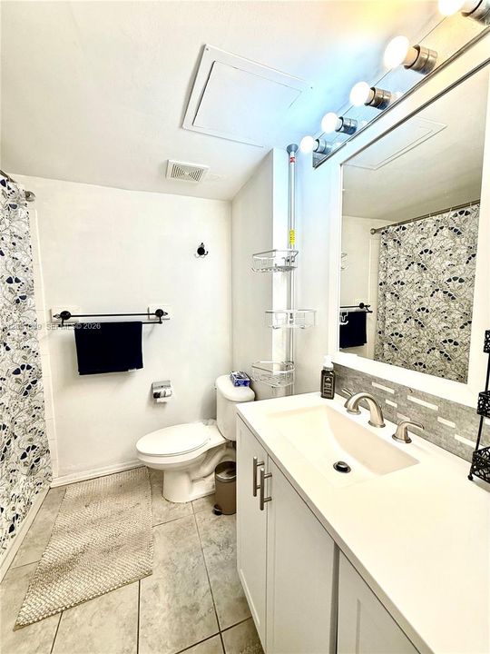 В аренду: $1,900 (1 спален, 1 ванн, 700 Квадратных фут)