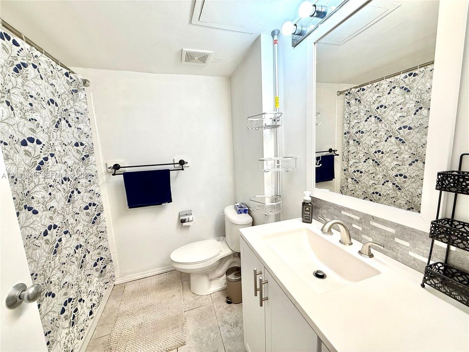 В аренду: $1,900 (1 спален, 1 ванн, 700 Квадратных фут)