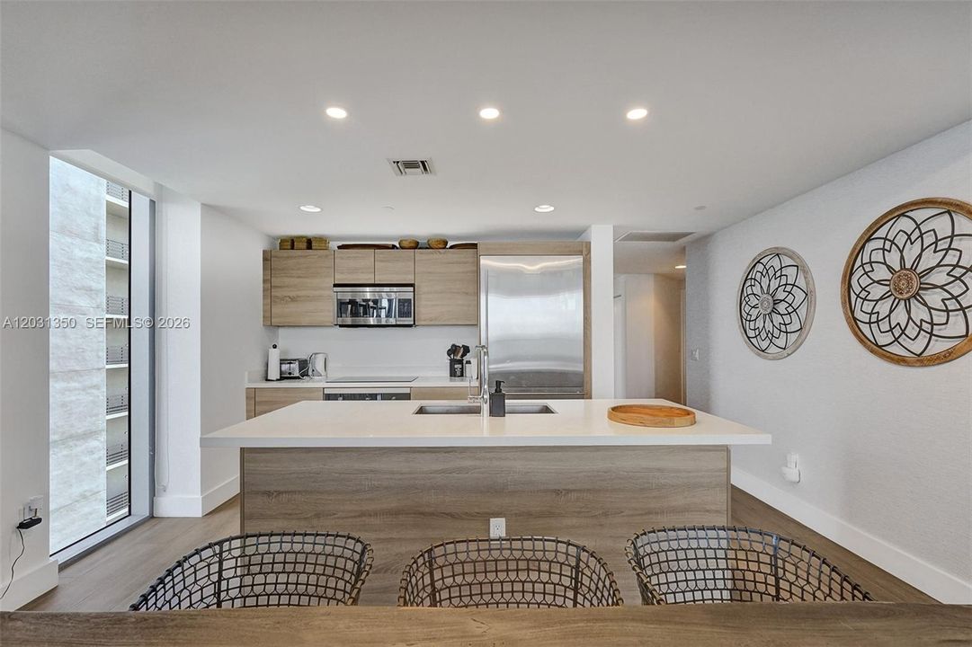 For Rent: $6,600 (3 beds, 3 baths, 1557 Square Feet)