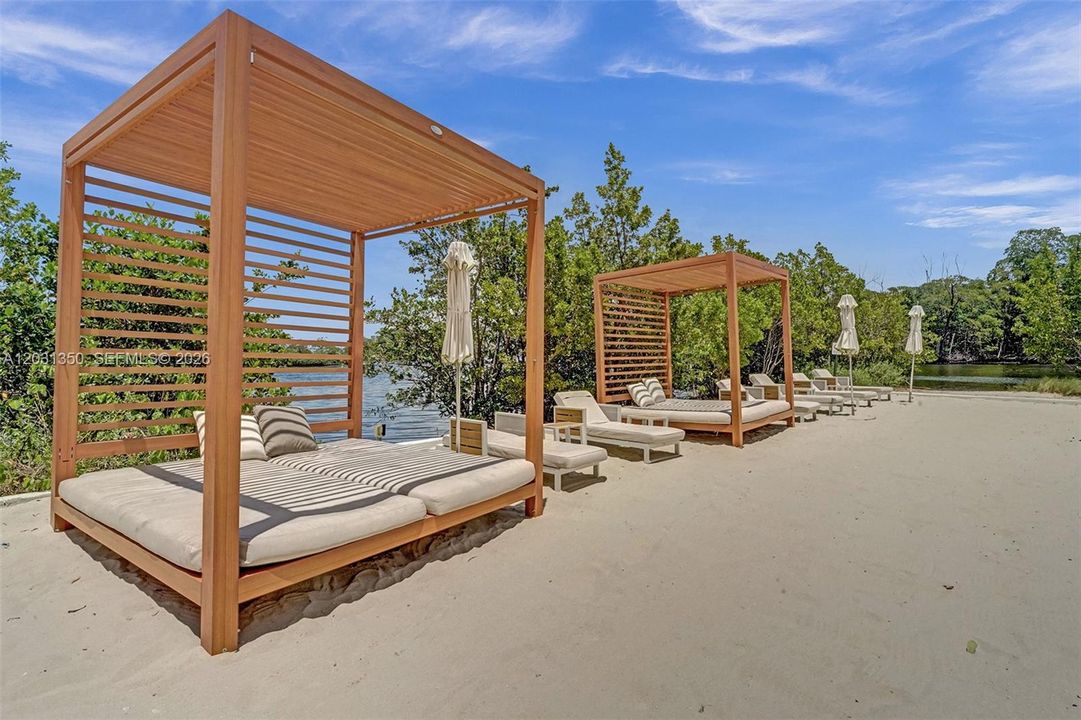 For Rent: $6,600 (3 beds, 3 baths, 1557 Square Feet)