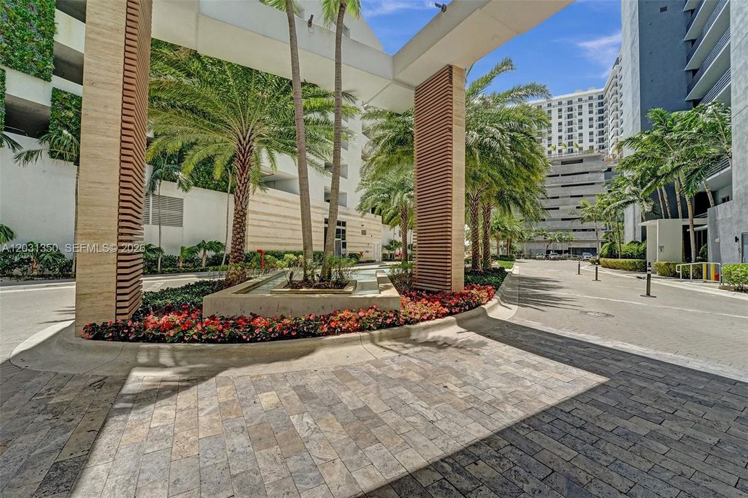 For Rent: $6,600 (3 beds, 3 baths, 1557 Square Feet)