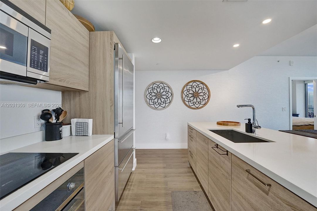 For Rent: $6,600 (3 beds, 3 baths, 1557 Square Feet)