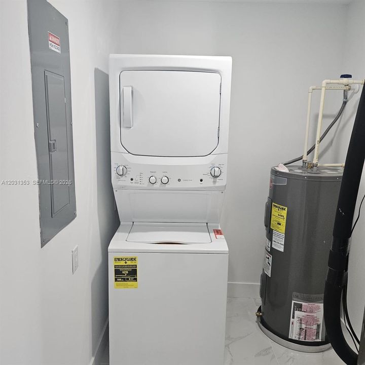 For Rent: $1,700 (3 beds, 2 baths, 1058 Square Feet)