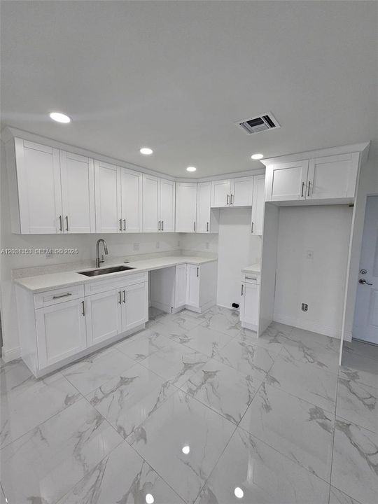 For Rent: $1,700 (3 beds, 2 baths, 1058 Square Feet)