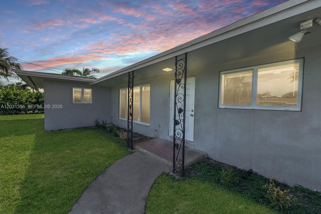 For Rent: $3,100 (2 beds, 2 baths, 1159 Square Feet)