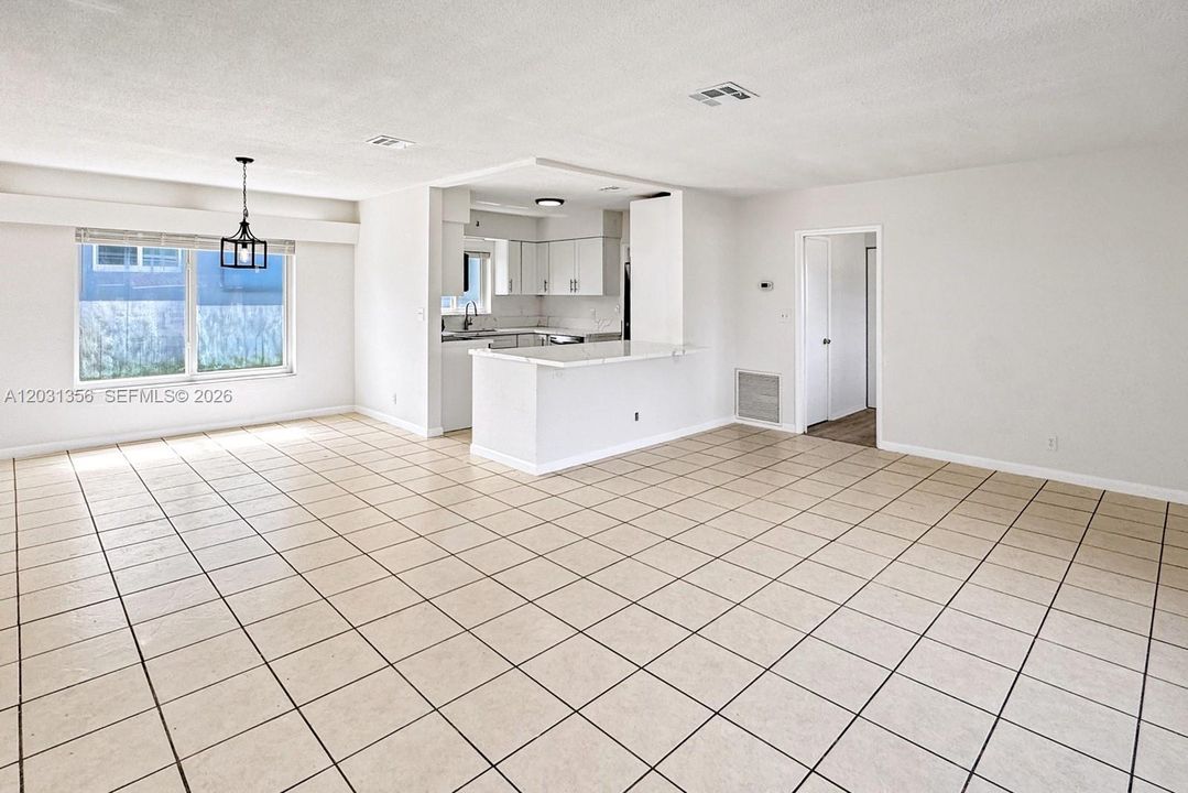For Rent: $3,100 (2 beds, 2 baths, 1159 Square Feet)