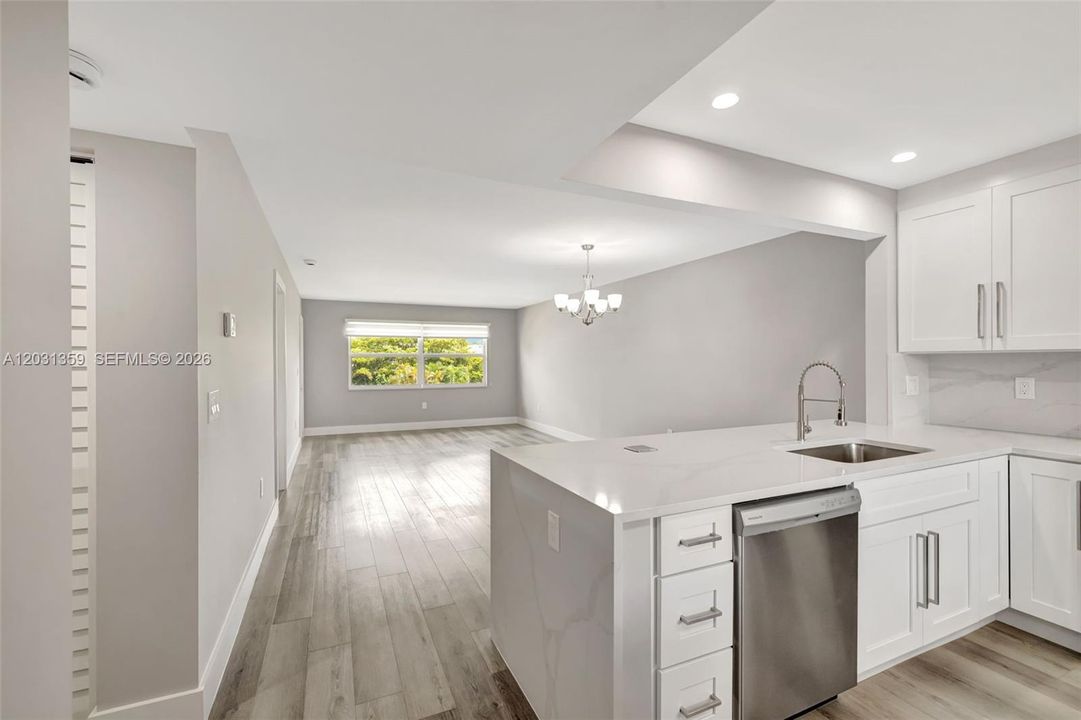 For Rent: $2,000 (2 beds, 2 baths, 970 Square Feet)