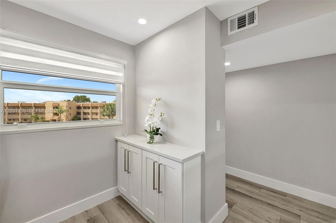 For Rent: $2,000 (2 beds, 2 baths, 970 Square Feet)