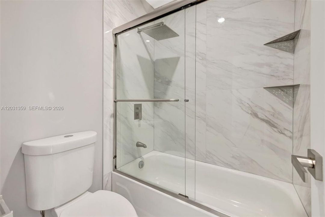 For Rent: $2,000 (2 beds, 2 baths, 970 Square Feet)