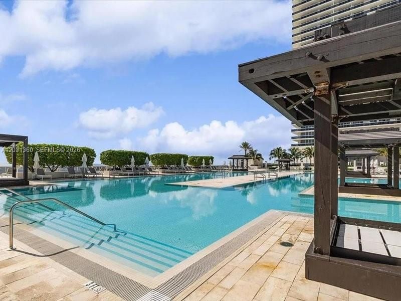 For Rent: $8,500 (3 beds, 3 baths, 2078 Square Feet)