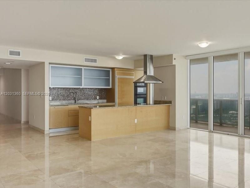 For Rent: $8,500 (3 beds, 3 baths, 2078 Square Feet)