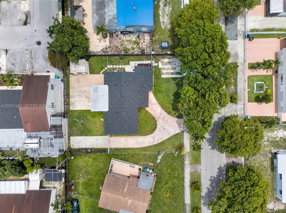 For Rent: $1,700 (1 beds, 1 baths, 700 Square Feet)