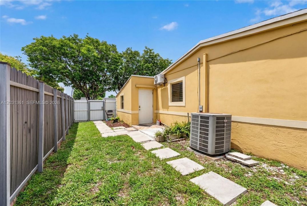 For Rent: $1,700 (1 beds, 1 baths, 700 Square Feet)